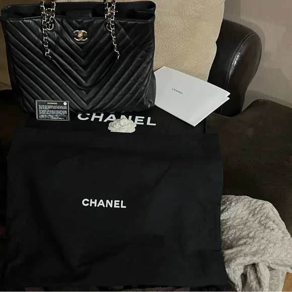 CHANEL LARGE CLASSIC CC SHOPPING TOTE CALFSKIN BACK/GOLD HANDBAG - Picture 4 of 4